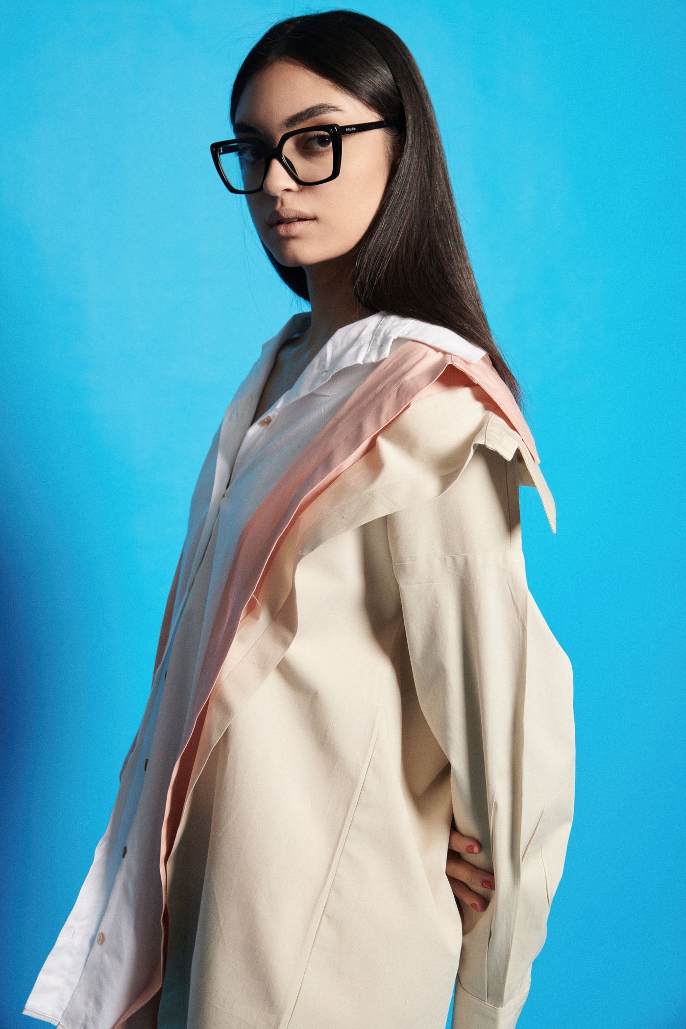 Asna Oberio In Three Layered Poplin Shirt With Shorts