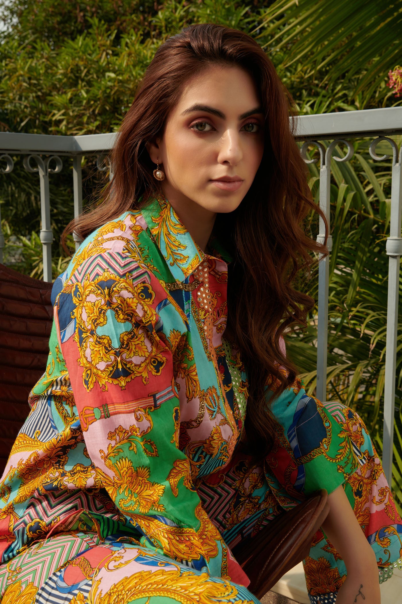 Multicolor printed basic shirt with tapered pants