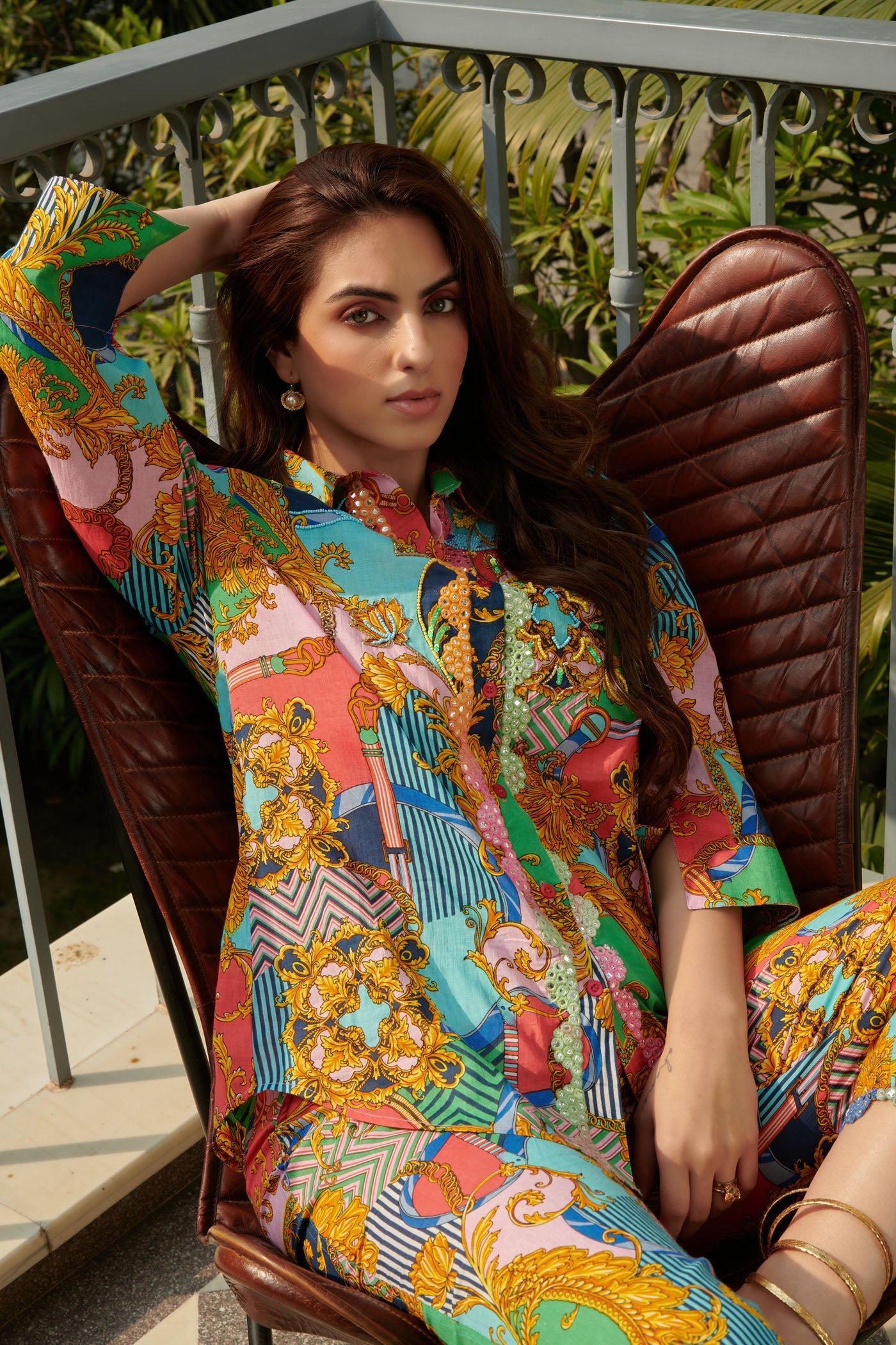 Multicolor printed basic shirt with tapered pants