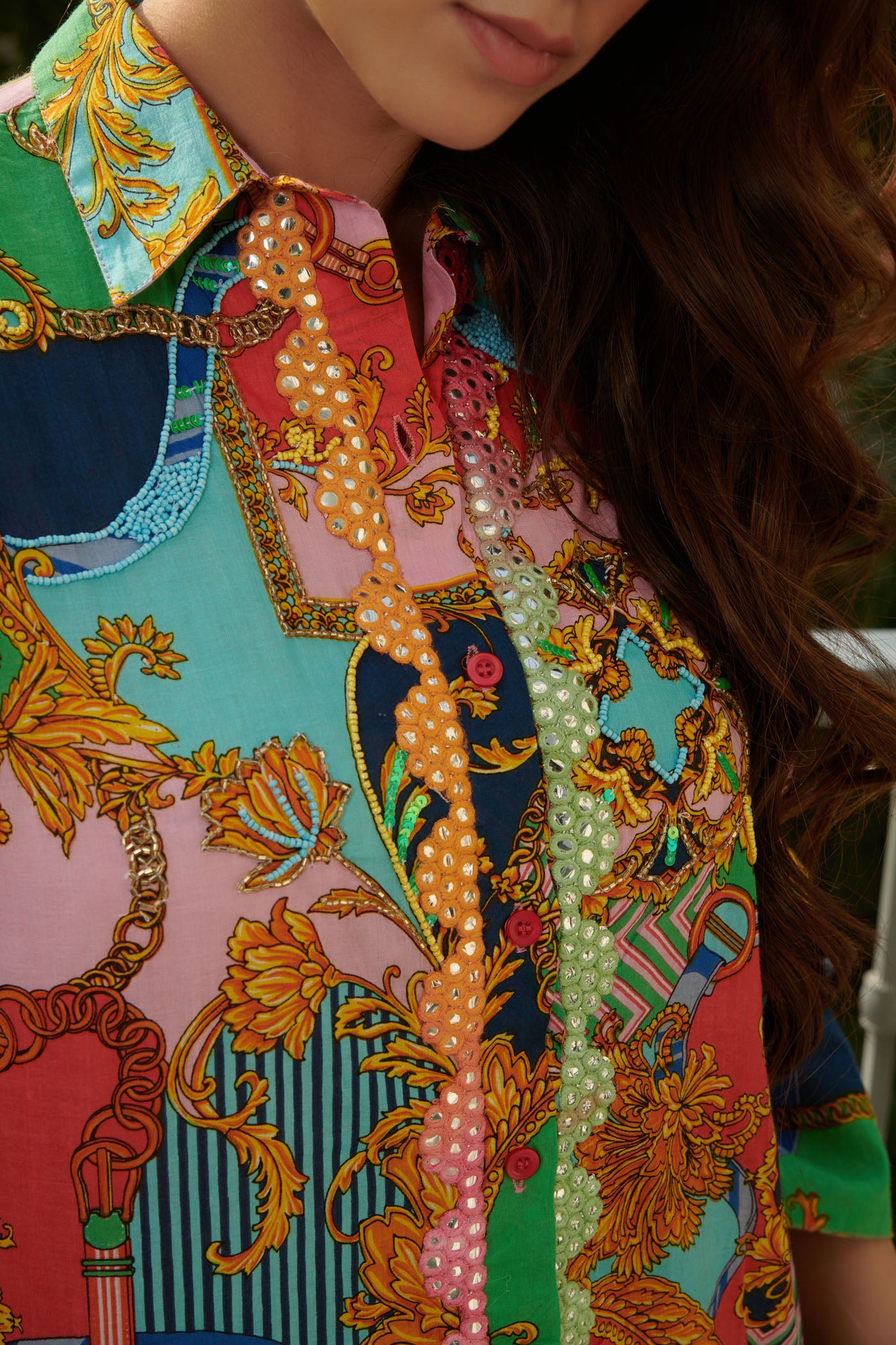Multicolor printed basic shirt with tapered pants