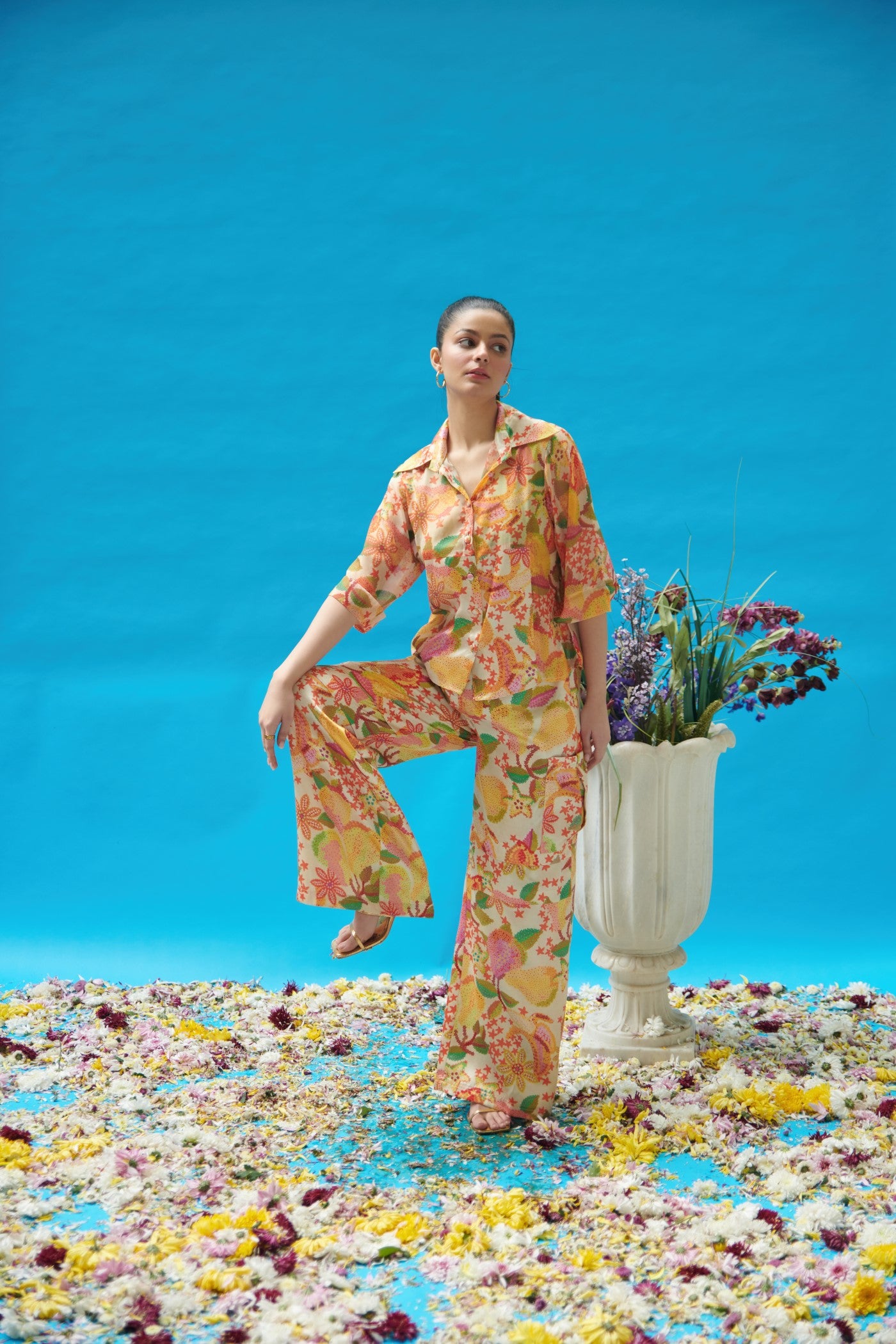 Printed Basic Shirt Paired Up With Cargo Pants