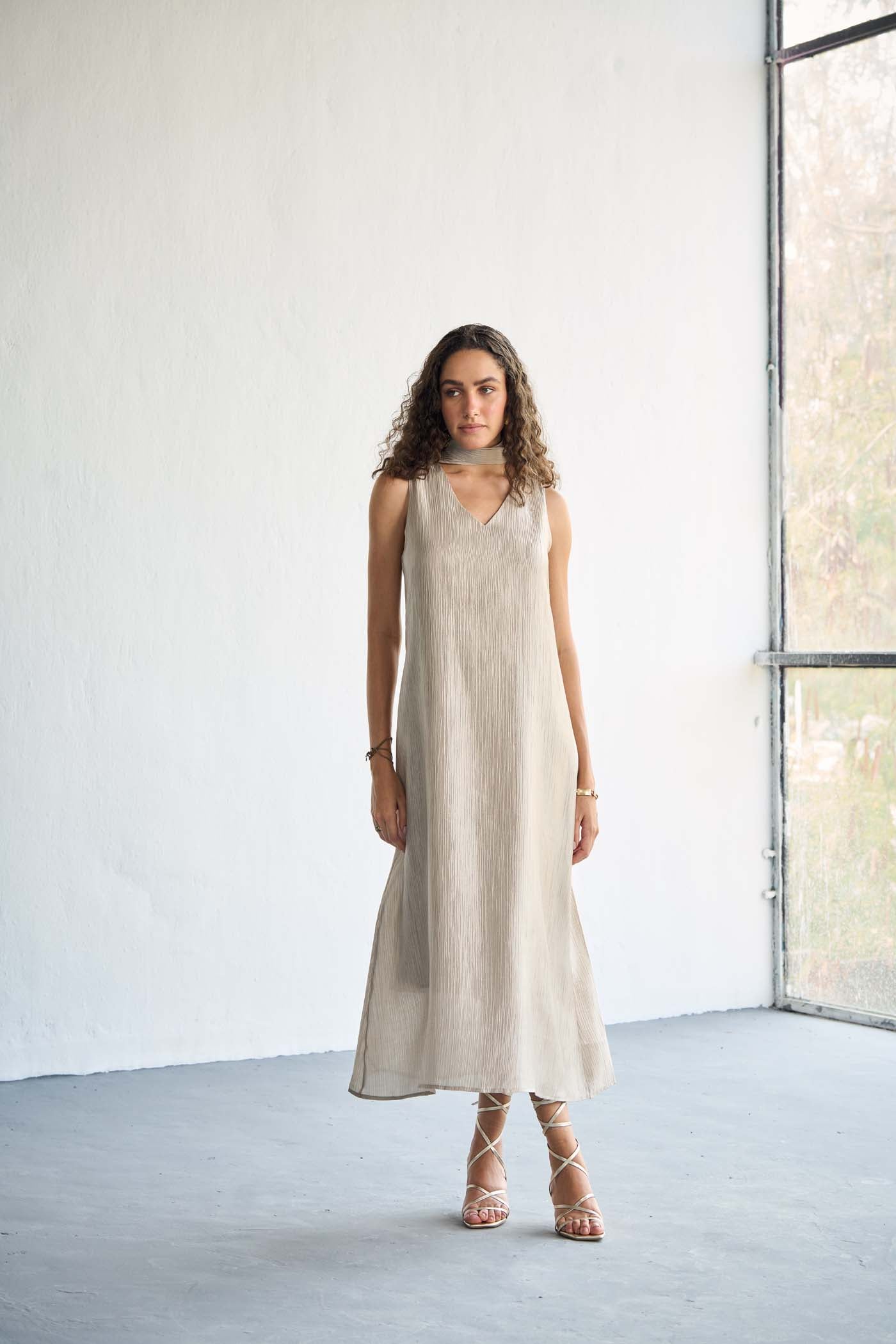 Crinkle V neck dress with belt