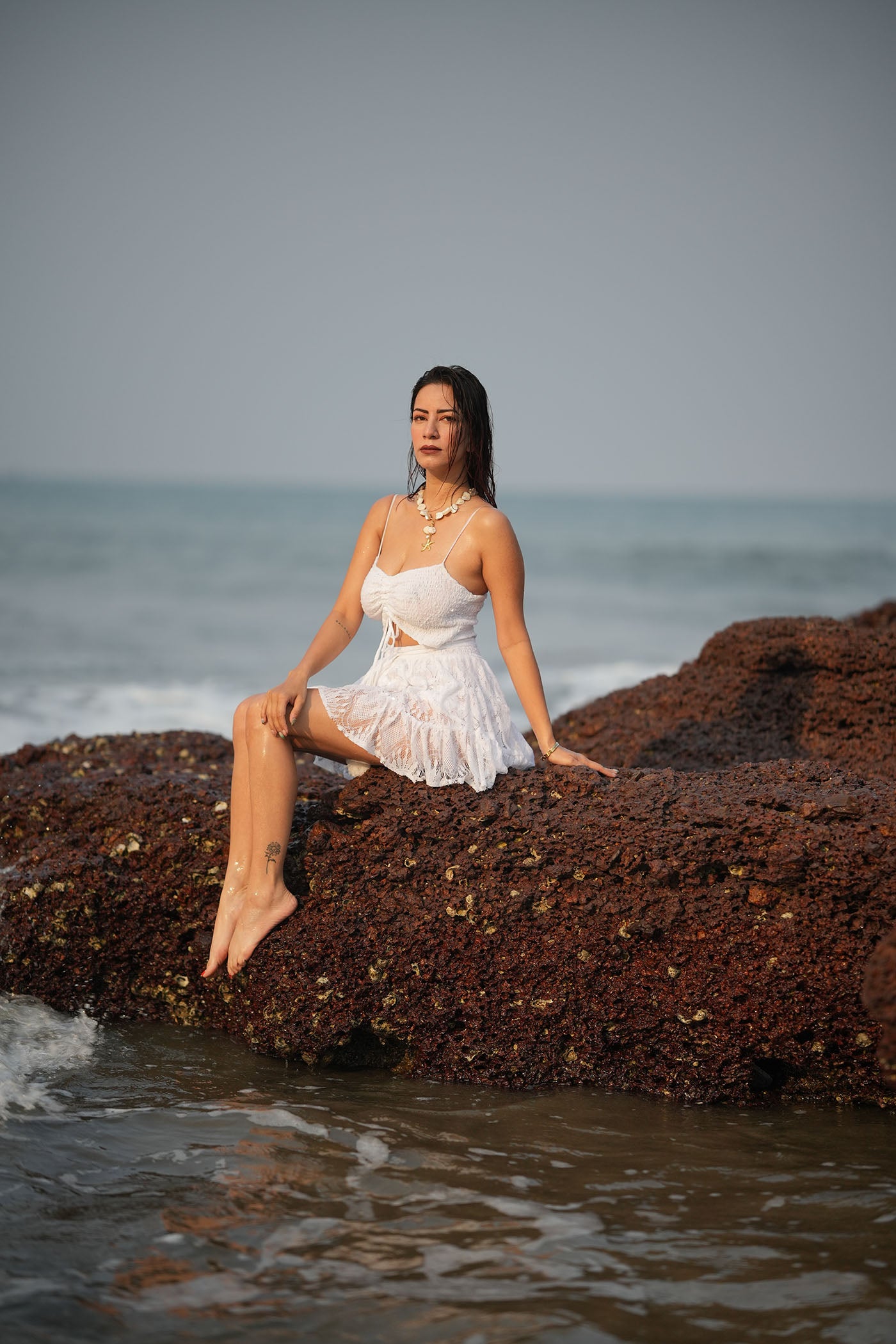 Shweta Tiwari In Lush Mirage Bow Mini