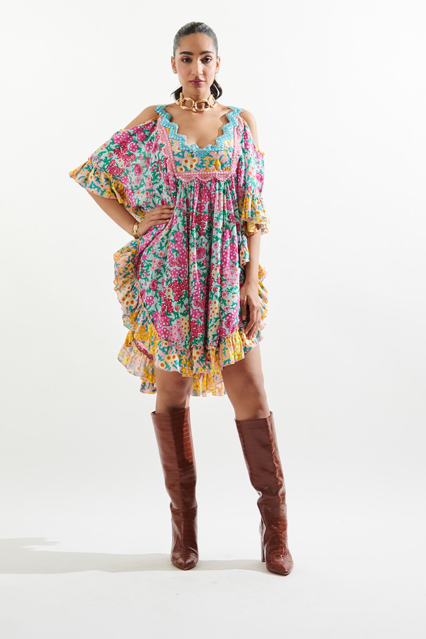 Embroided neck kaaftan