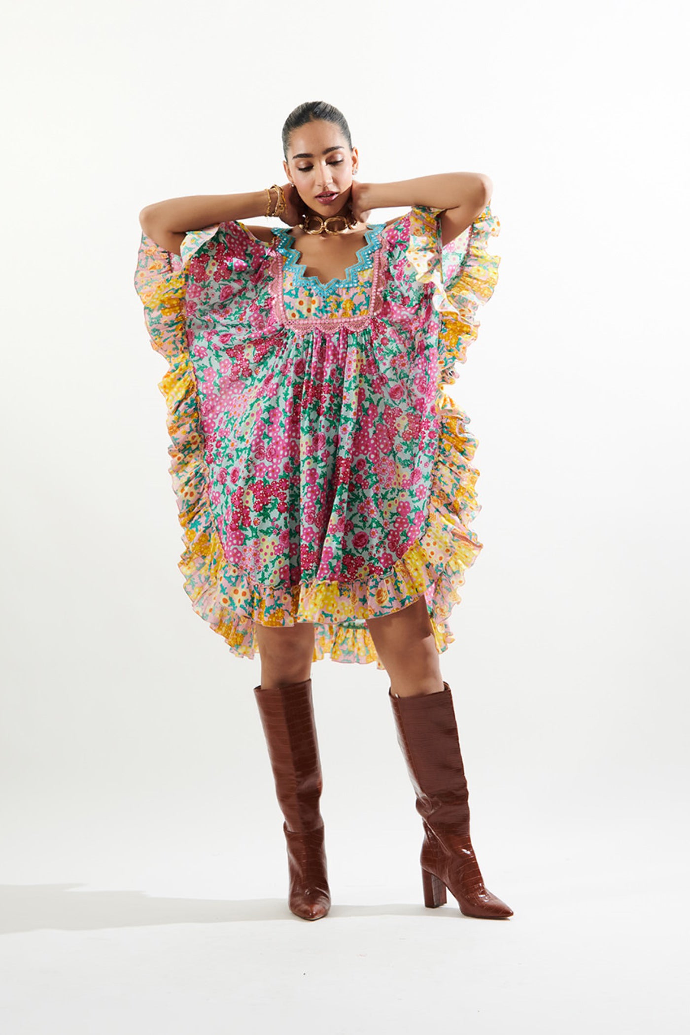 Embroided neck kaaftan