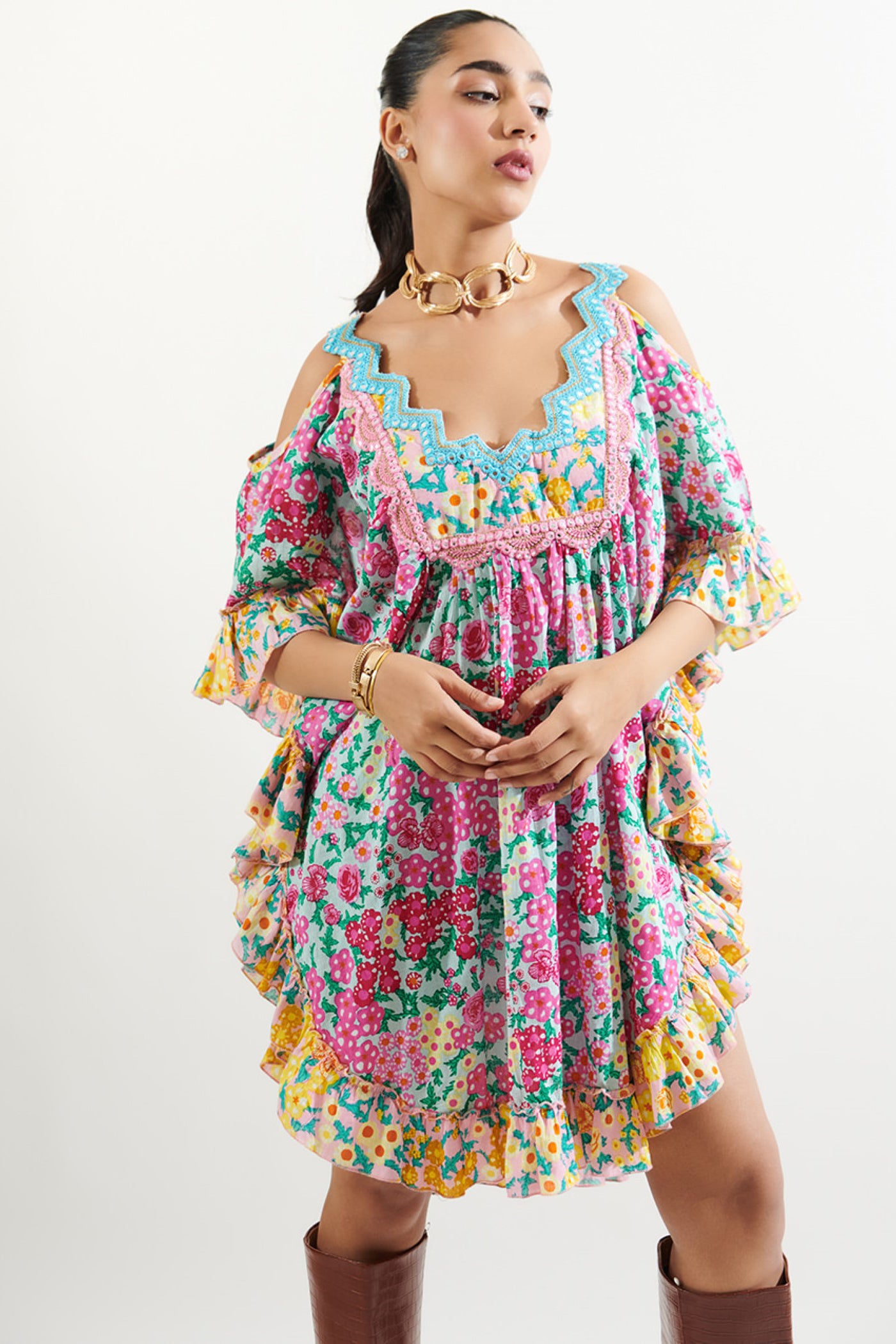 Embroided neck kaaftan